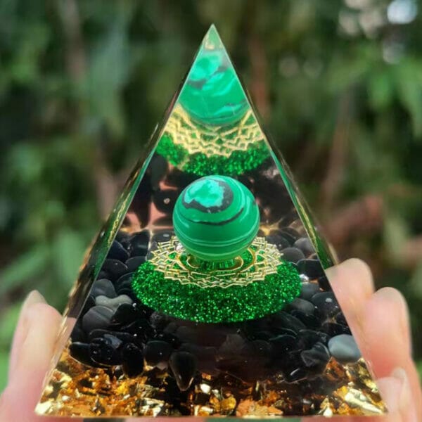 Pirámide Orgonita Artesanal de Citrino Profundo: Equilibrio Emocional y Fuerza